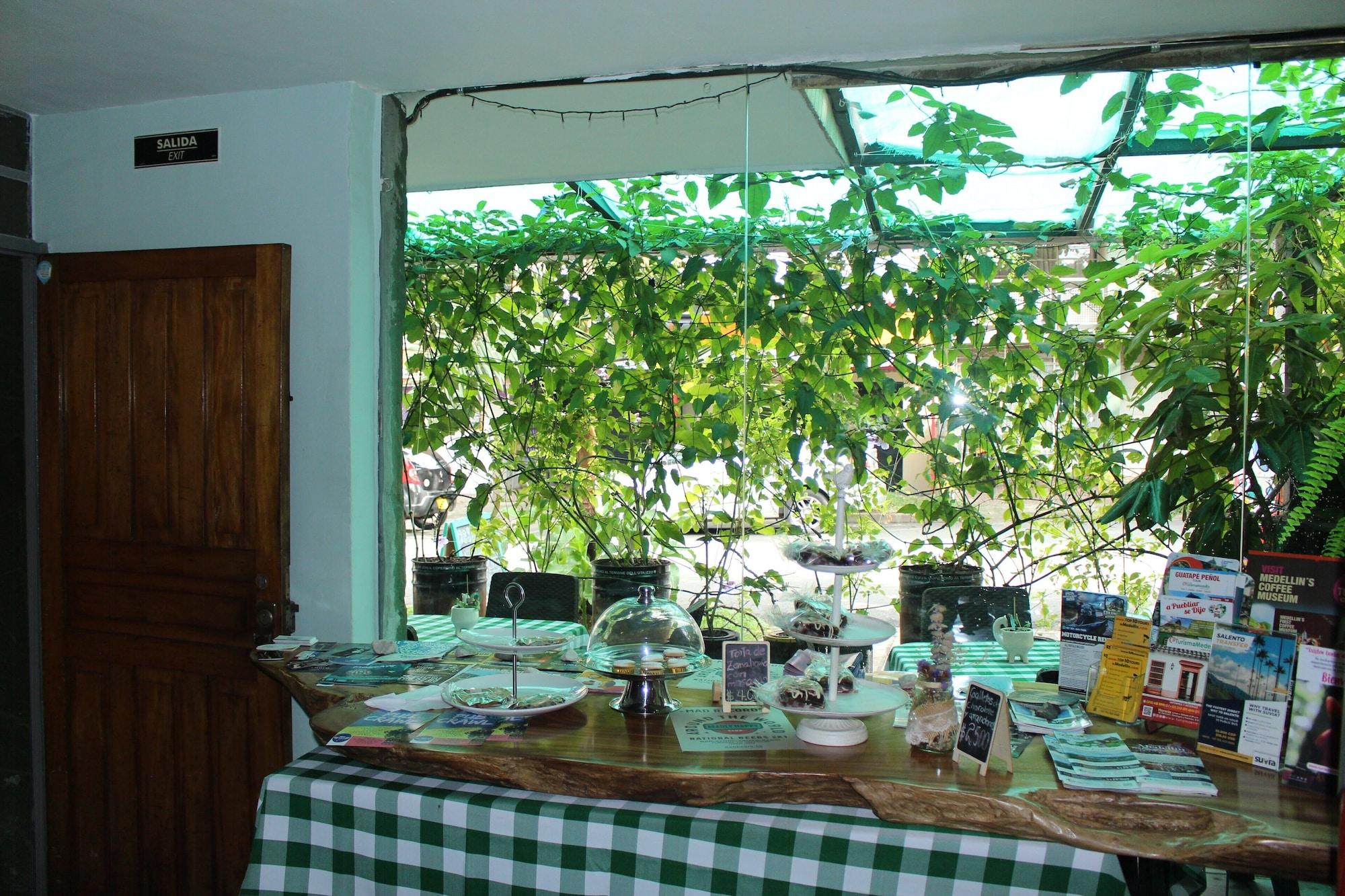 מדיין Hostal Casa Estacion מראה חיצוני תמונה