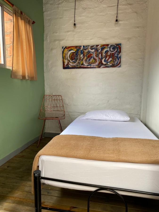מדיין Hostal Casa Estacion מראה חיצוני תמונה