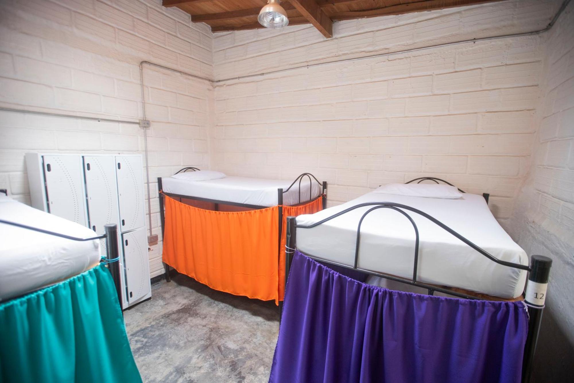 מדיין Hostal Casa Estacion מראה חיצוני תמונה